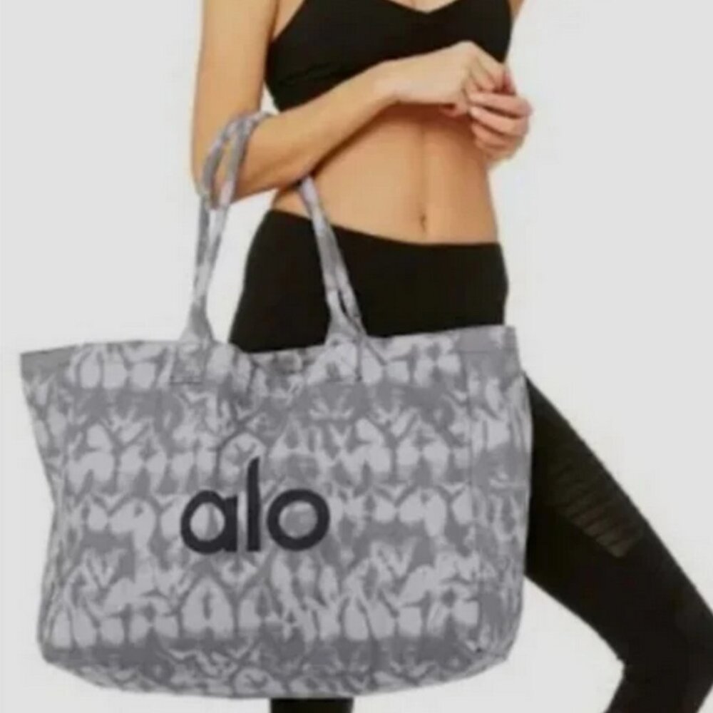 NWT Alo Yoga Tie-Dye Tote Bag, Large, Alo Yoga